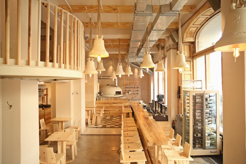 Paine si Vin angajeaza ajutor bucatar/ bucatar pentru sectia rece