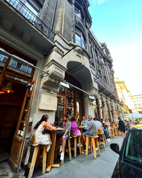 Paine si Vin angajeaza ajutor bucatar/ bucatar pentru sectia rece